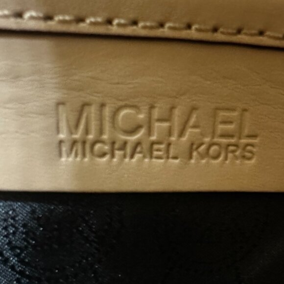 Michael Michael Kors Black/Beige Large Signature Patent Leather Jet Set Tote - Picture 12 of 16
